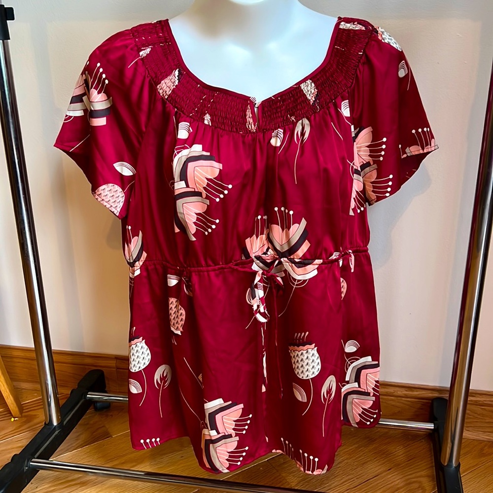 Worthington silky blouse with adjustable tie under the bust